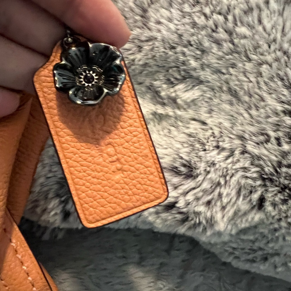 Coach Orange Leather Shoulder Bag with Slouchy Design - Picture 4 of 10
